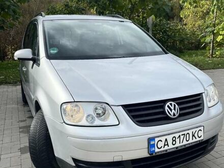 Фольксваген Туран 2004 у Умани на Automoto.ua Сірий Фольксваген Туран, об'ємом двигуна 1.6 л та пробігом 229 тис. км за 6200 $, фото 1 на Automoto.ua