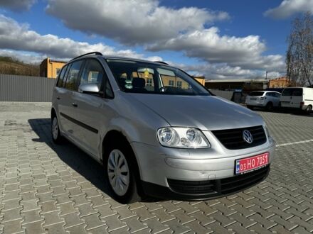 Серый Фольксваген Туран, объемом двигателя 1.6 л и пробегом 228 тыс. км за 4700 $, фото 1 на Automoto.ua