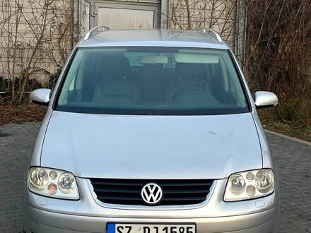 Серый Фольксваген Туран, объемом двигателя 2 л и пробегом 300 тыс. км за 2600 $, фото 1 на Automoto.ua