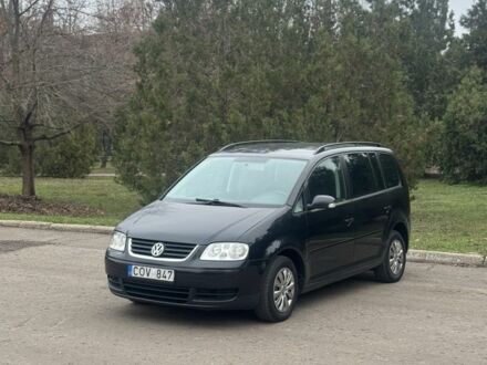 Серый Фольксваген Туран, объемом двигателя 2 л и пробегом 250 тыс. км за 3550 $, фото 1 на Automoto.ua