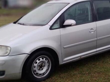 Серый Фольксваген Туран, объемом двигателя 1.98 л и пробегом 257 тыс. км за 6100 $, фото 1 на Automoto.ua