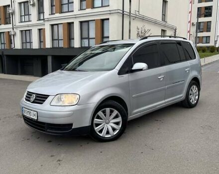 Серый Фольксваген Туран, объемом двигателя 2 л и пробегом 296 тыс. км за 4999 $, фото 1 на Automoto.ua