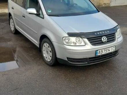 Сірий Фольксваген Туран, об'ємом двигуна 1.6 л та пробігом 225 тис. км за 5999 $, фото 1 на Automoto.ua