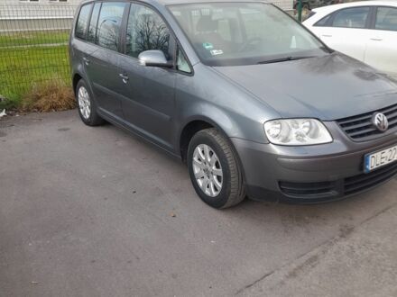 Серый Фольксваген Туран, объемом двигателя 1.9 л и пробегом 350 тыс. км за 2600 $, фото 1 на Automoto.ua