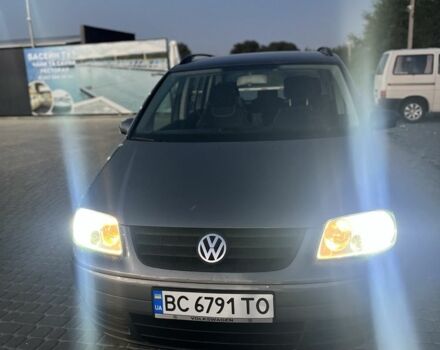 Серый Фольксваген Туран, объемом двигателя 1.6 л и пробегом 290 тыс. км за 4700 $, фото 1 на Automoto.ua