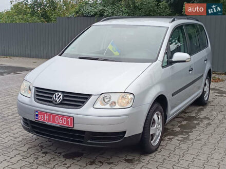 Серый Фольксваген Туран, объемом двигателя 1.6 л и пробегом 267 тыс. км за 6250 $, фото 1 на Automoto.ua