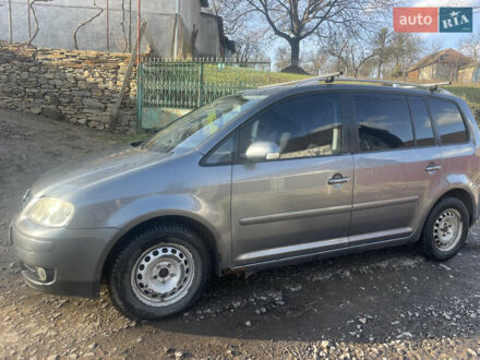 Сірий Фольксваген Туран, об'ємом двигуна 2 л та пробігом 375 тис. км за 4500 $, фото 1 на Automoto.ua