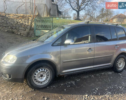 Сірий Фольксваген Туран, об'ємом двигуна 2 л та пробігом 375 тис. км за 4500 $, фото 1 на Automoto.ua