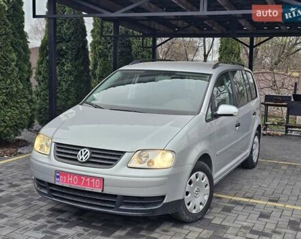 Серый Фольксваген Туран, объемом двигателя 1.6 л и пробегом 220 тыс. км за 5499 $, фото 1 на Automoto.ua