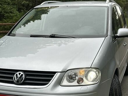 Серый Фольксваген Туран, объемом двигателя 1.6 л и пробегом 2 тыс. км за 6600 $, фото 1 на Automoto.ua