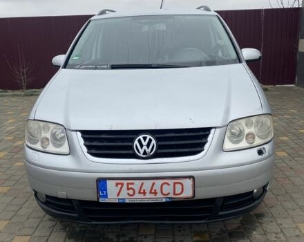 Серый Фольксваген Туран, объемом двигателя 2 л и пробегом 290 тыс. км за 2371 $, фото 1 на Automoto.ua