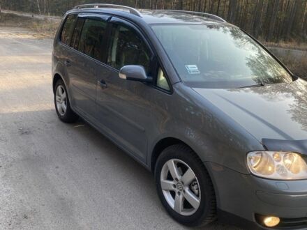 Сірий Фольксваген Туран, об'ємом двигуна 2 л та пробігом 280 тис. км за 5100 $, фото 1 на Automoto.ua