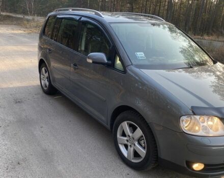 Сірий Фольксваген Туран, об'ємом двигуна 2 л та пробігом 280 тис. км за 5100 $, фото 1 на Automoto.ua