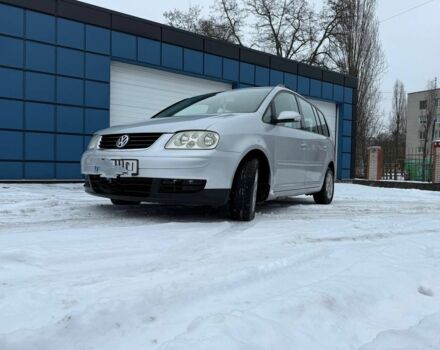 Сірий Фольксваген Туран, об'ємом двигуна 2 л та пробігом 300 тис. км за 3300 $, фото 1 на Automoto.ua