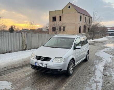 Серый Фольксваген Туран, объемом двигателя 2 л и пробегом 250 тыс. км за 2950 $, фото 1 на Automoto.ua