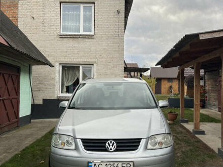 Серый Фольксваген Туран, объемом двигателя 1.9 л и пробегом 306 тыс. км за 5800 $, фото 1 на Automoto.ua