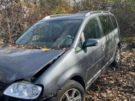 Серый Фольксваген Туран, объемом двигателя 1.9 л и пробегом 300 тыс. км за 1191 $, фото 1 на Automoto.ua