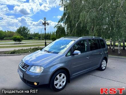 Фольксваген Туран 2005 у Кривому Розі на Automoto.ua Сірий Фольксваген Туран, об'ємом двигуна 1.6 л та пробігом 239 тис. км за 5400 $, фото 1 на Automoto.ua