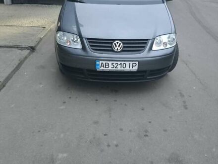 Серый Фольксваген Туран, объемом двигателя 1.6 л и пробегом 250 тыс. км за 6300 $, фото 1 на Automoto.ua