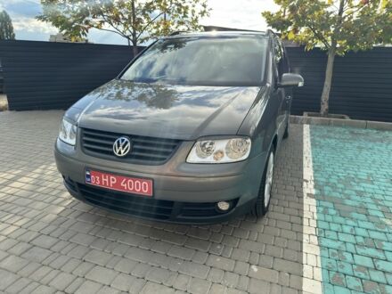 Серый Фольксваген Туран, объемом двигателя 1.6 л и пробегом 228 тыс. км за 5500 $, фото 1 на Automoto.ua