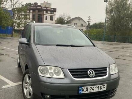 Фольксваген Туран 2005 у Софіївська Борщагівка на Automoto.ua Сірий Фольксваген Туран, об'ємом двигуна 2 л та пробігом 280 тис. км за 6400 $, фото 1 на Automoto.ua