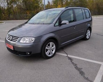 Серый Фольксваген Туран, объемом двигателя 1.6 л и пробегом 247 тыс. км за 6300 $, фото 1 на Automoto.ua