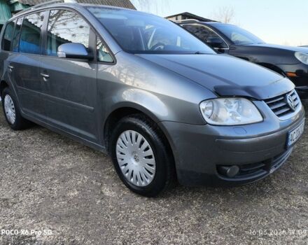 Серый Фольксваген Туран, объемом двигателя 2 л и пробегом 432 тыс. км за 5500 $, фото 1 на Automoto.ua