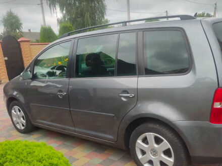 Сірий Фольксваген Туран, об'ємом двигуна 2 л та пробігом 240 тис. км за 6300 $, фото 1 на Automoto.ua