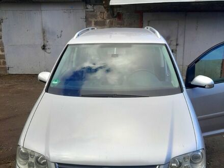 Фольксваген Туран 2006 в Пятихатках на Automoto.ua Серый Фольксваген Туран, объемом двигателя 2 л и пробегом 231 тыс. км за 7500 $, фото 1 на Automoto.ua