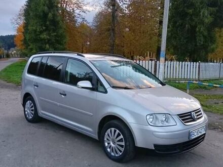 Серый Фольксваген Туран, объемом двигателя 1.6 л и пробегом 242 тыс. км за 5300 $, фото 1 на Automoto.ua