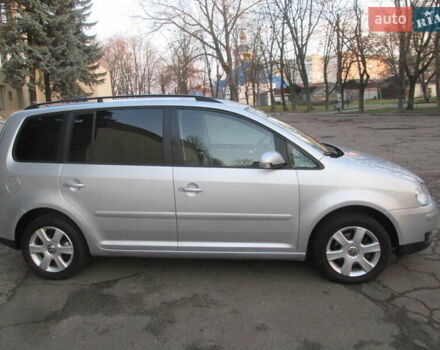 Серый Фольксваген Туран, объемом двигателя 1.6 л и пробегом 230 тыс. км за 6500 $, фото 1 на Automoto.ua