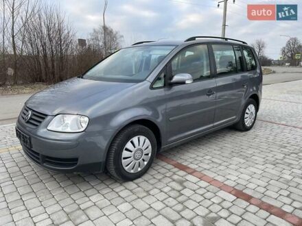 Фольксваген Туран 2006 у Старокостянтинів на Automoto.ua Сірий Фольксваген Туран, об'ємом двигуна 1.6 л та пробігом 218 тис. км за 5800 $, фото 1 на Automoto.ua