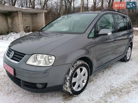 Сірий Фольксваген Туран, об'ємом двигуна 1.6 л та пробігом 215 тис. км за 5800 $, фото 1 на Automoto.ua