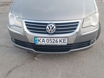 Серый Фольксваген Туран, объемом двигателя 1.4 л и пробегом 230 тыс. км за 7000 $, фото 1 на Automoto.ua