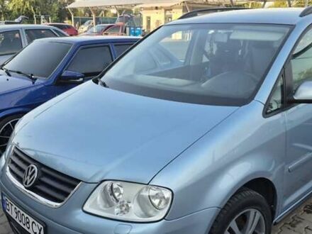 Серый Фольксваген Туран, объемом двигателя 1.6 л и пробегом 250 тыс. км за 6600 $, фото 1 на Automoto.ua