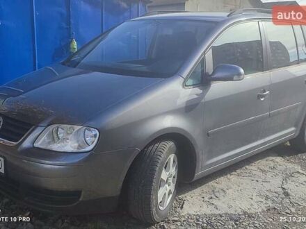 Серый Фольксваген Туран, объемом двигателя 2 л и пробегом 181 тыс. км за 4900 $, фото 1 на Automoto.ua