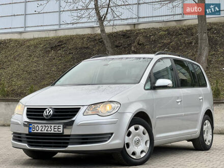 Серый Фольксваген Туран, объемом двигателя 1.9 л и пробегом 284 тыс. км за 6500 $, фото 1 на Automoto.ua