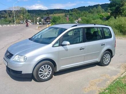 Фольксваген Туран 2006 у Дрогобичі на Automoto.ua Сірий Фольксваген Туран, об'ємом двигуна 1.6 л та пробігом 275 тис. км за 5400 $, фото 1 на Automoto.ua