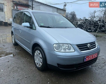Серый Фольксваген Туран, объемом двигателя 2 л и пробегом 202 тыс. км за 5800 $, фото 1 на Automoto.ua