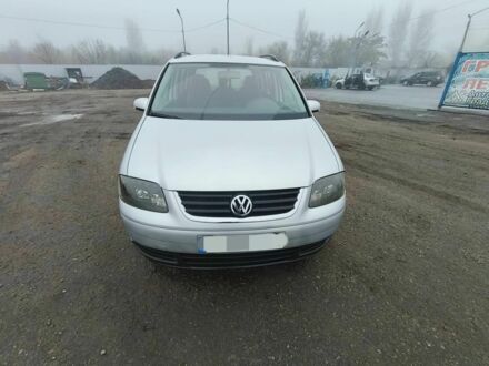 Сірий Фольксваген Туран, об'ємом двигуна 1.6 л та пробігом 260 тис. км за 5600 $, фото 1 на Automoto.ua