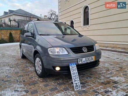Серый Фольксваген Туран, объемом двигателя 2 л и пробегом 230 тыс. км за 6400 $, фото 1 на Automoto.ua