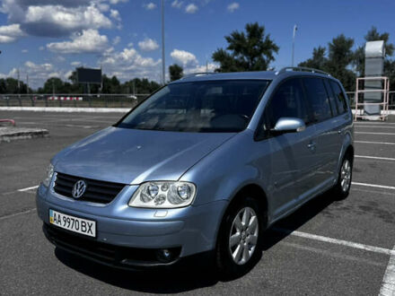 Серый Фольксваген Туран, объемом двигателя 2 л и пробегом 227 тыс. км за 7000 $, фото 1 на Automoto.ua