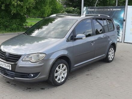 Фольксваген Туран 2006 в Золотоноше на Automoto.ua Серый Фольксваген Туран, объемом двигателя 2 л и пробегом 280 тыс. км за 5850 $, фото 1 на Automoto.ua