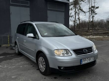 Серый Фольксваген Туран, объемом двигателя 2 л и пробегом 350 тыс. км за 3000 $, фото 1 на Automoto.ua