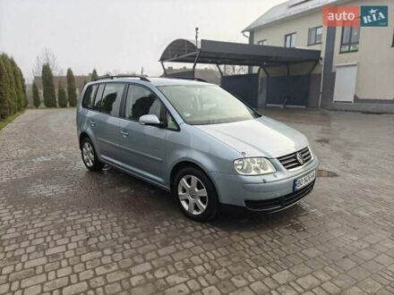 Серый Фольксваген Туран, объемом двигателя 1.6 л и пробегом 205 тыс. км за 5950 $, фото 1 на Automoto.ua