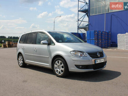 Серый Фольксваген Туран, объемом двигателя 2 л и пробегом 330 тыс. км за 6700 $, фото 1 на Automoto.ua