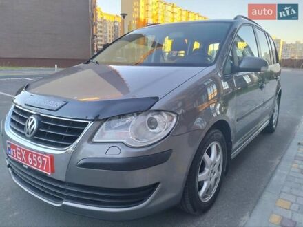 Фольксваген Туран 2007 у Чернігові на Automoto.ua Сірий Фольксваген Туран, об'ємом двигуна 1.6 л та пробігом 227 тис. км за 6999 $, фото 1 на Automoto.ua