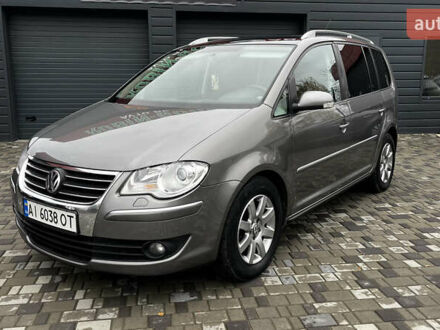 Сірий Фольксваген Туран, об'ємом двигуна 1.97 л та пробігом 302 тис. км за 8000 $, фото 1 на Automoto.ua