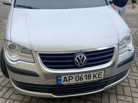 Серый Фольксваген Туран, объемом двигателя 1.4 л и пробегом 202 тыс. км за 5500 $, фото 1 на Automoto.ua