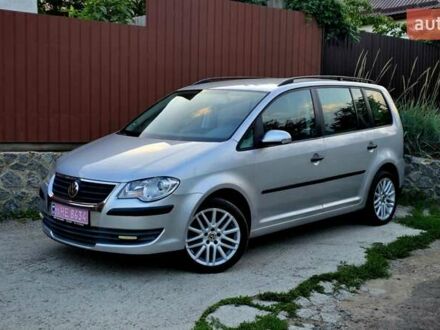 Серый Фольксваген Туран, объемом двигателя 1.6 л и пробегом 225 тыс. км за 7777 $, фото 1 на Automoto.ua